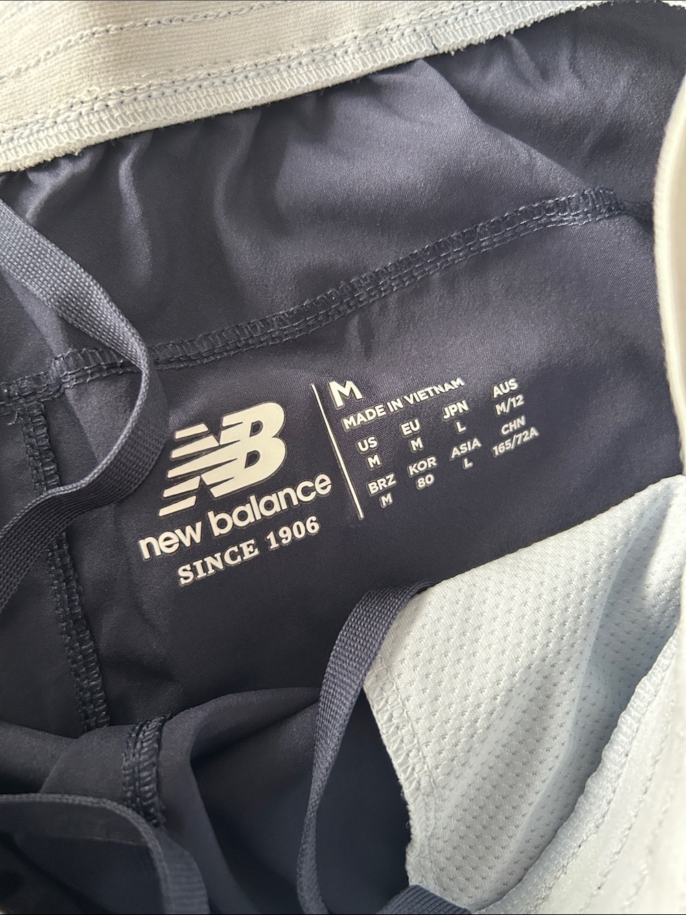 New Balance Women's Running Shorts Navy with Light Trim size M - Picture 2 of 5